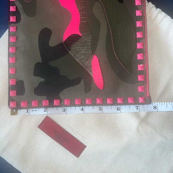 Authentic Valentino Camo clutch - Picture 9 of 14